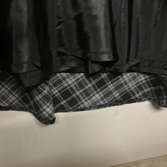 Amanda Collection long lined skirt - Picture 3 of 3